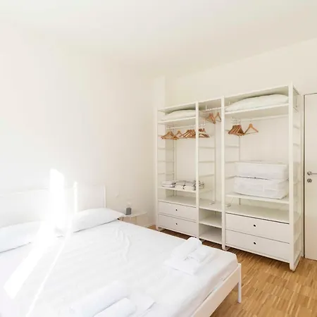 Apartment Aurora Lovely Flat With Balcony *