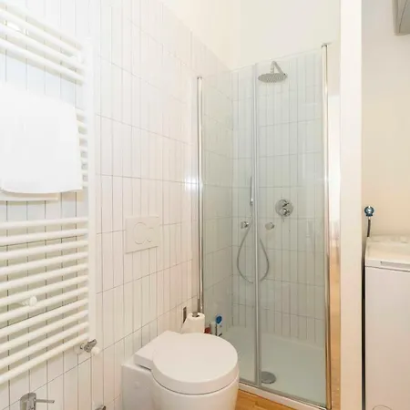 Apartment Aurora Lovely Flat With Balcony Turin