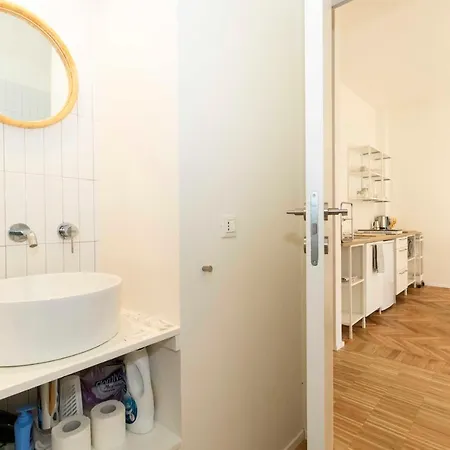 Apartment Aurora Lovely Flat With Balcony Turin